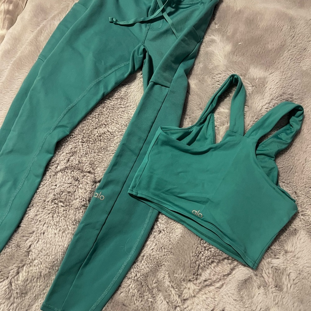 ALO Yoga Green Leggings and Sports Bra Set